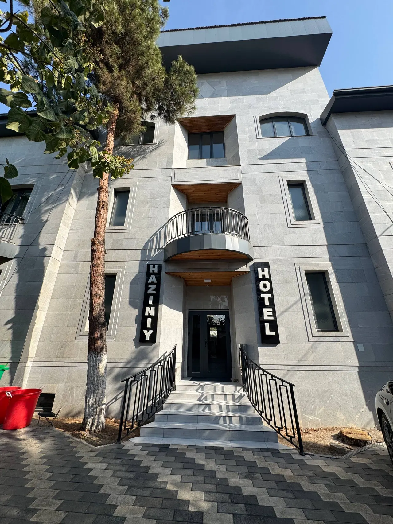 Сотилади тижорат биноси, 800 м², 6 сотих, 3/3 қават — Яккасарой тумани