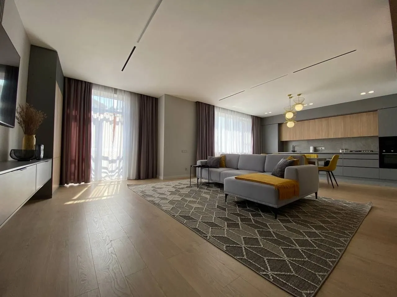 Сдаётся 4-комнатная квартира, 170 м², 6/8 этаж — Мирабадский район