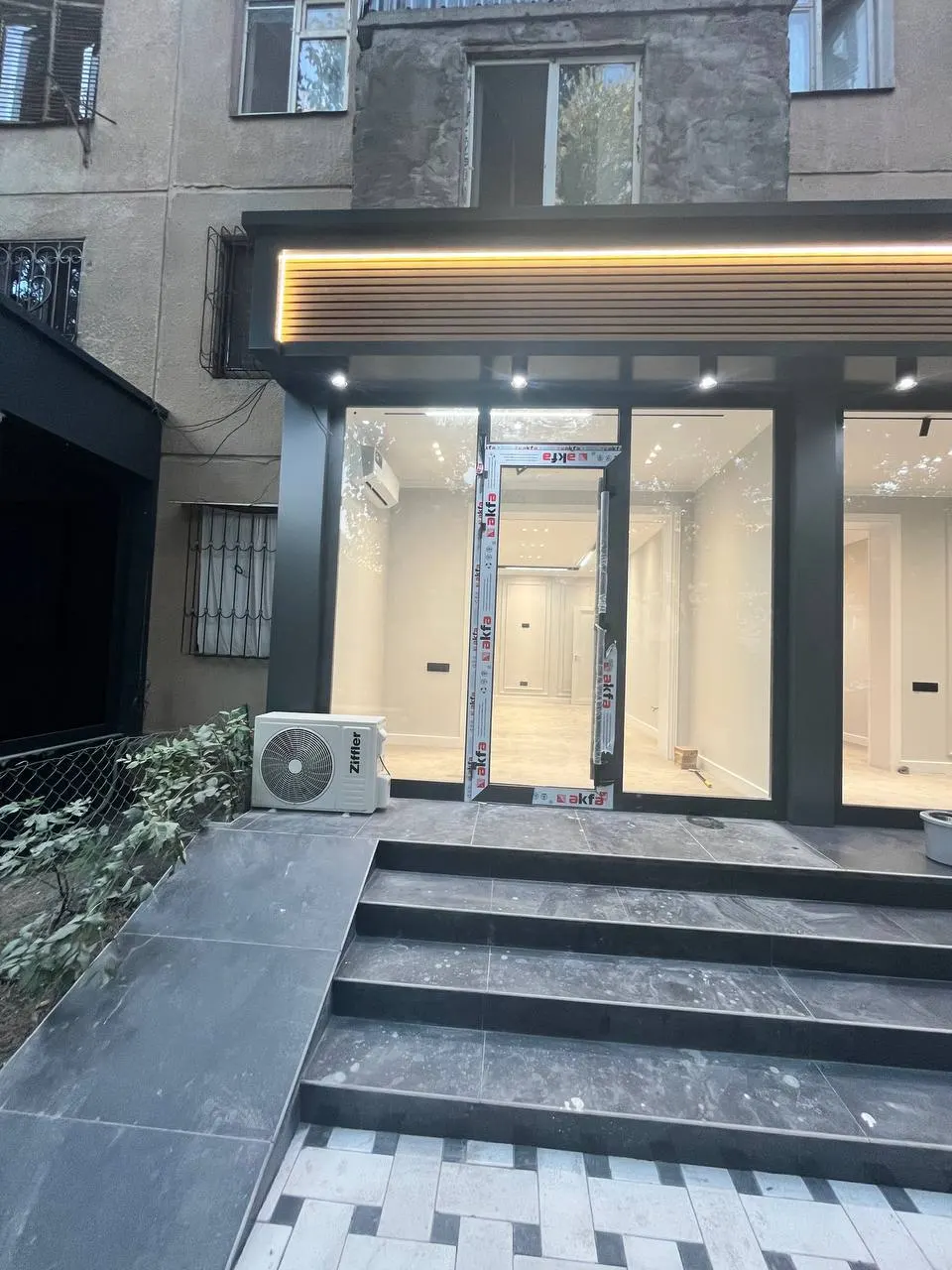 Сотилади тижорат биноси, 20 м², 1/4 қават — Чилонзор тумани