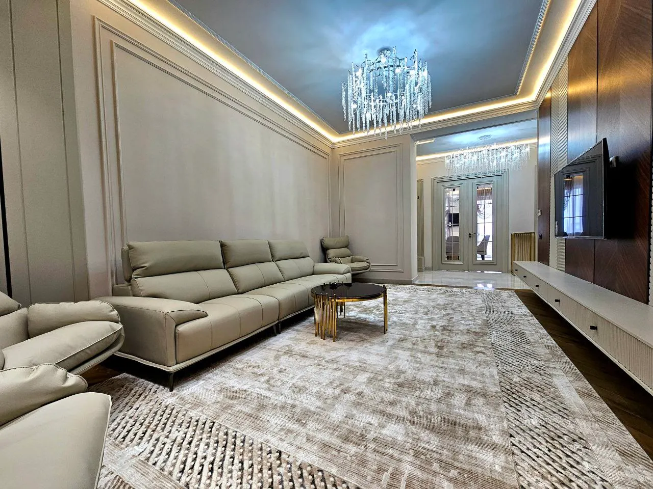 Сдаётся 4-комнатная квартира, 135 м², 5/8 этаж — Мирабадский район