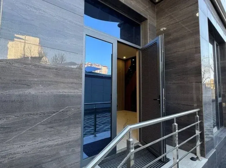 Sotiladi tijorat binosi, 200 m² — Shayxontohur tumani
