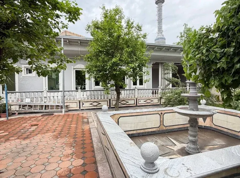 Sotiladi 8 xonali hovli uy, 5.6 sotix, 200 m² — Yunusobod tumani