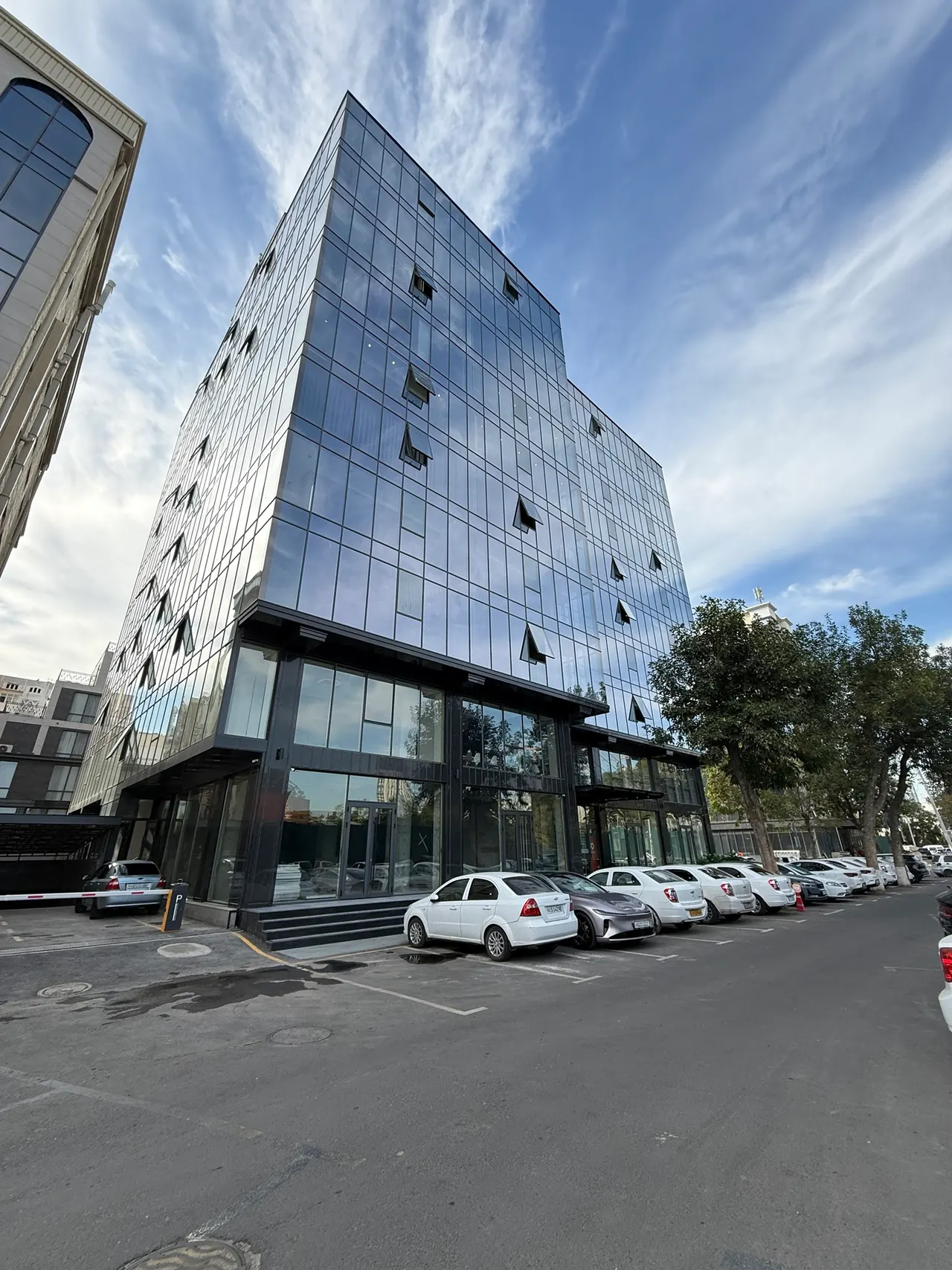 Ижарага берилади тижорат биноси, 954 м², 2/10 қават — Яккасарой тумани