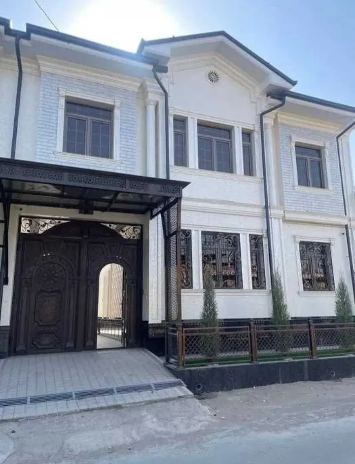 Продаётся 6-комнатный дом, 2.5 сот., 300 м², 1/3 этаж — Яккасарайский район