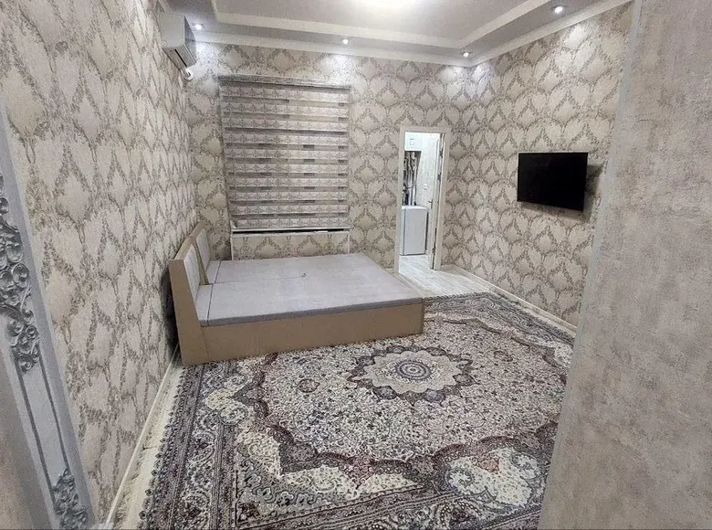 Продаётся 1-комнатная квартира, 37 м², 1/3 этаж — Юнусабадский район