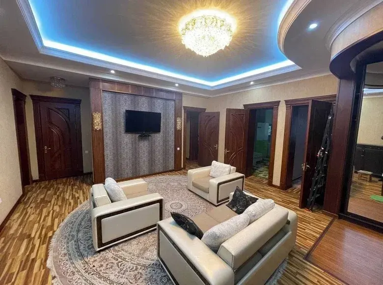 Ijaraga beriladi 4 xonali kvartira, 180 m², 7/8 qavat — Yakkasaroy tumani