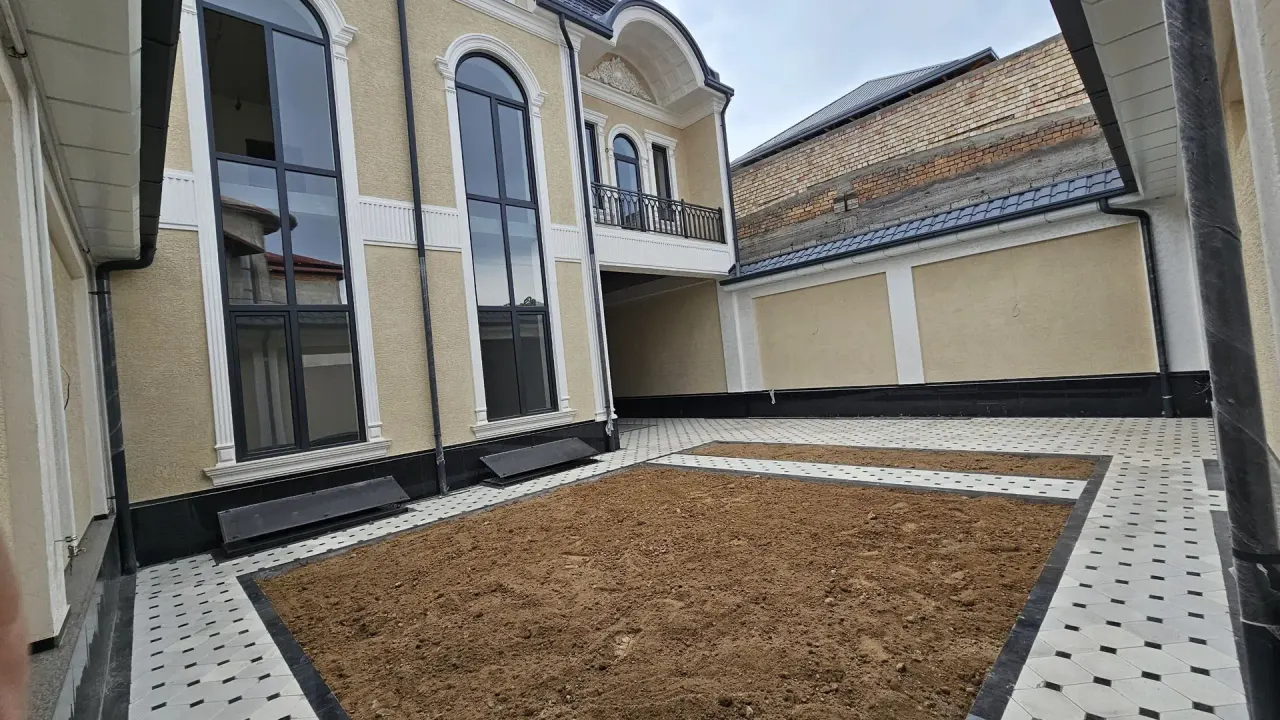 Sotiladi 6 xonali hovli uy, 2.3 sotix, 4/4 qavat — Qibray tumani
