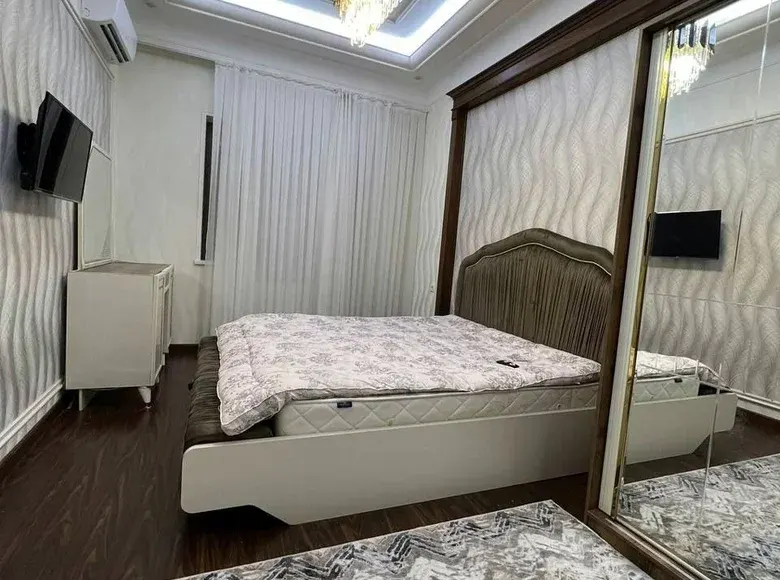 Сдаётся 3-комнатная квартира, 80 м², 2/8 этаж — Шайхантахурский район