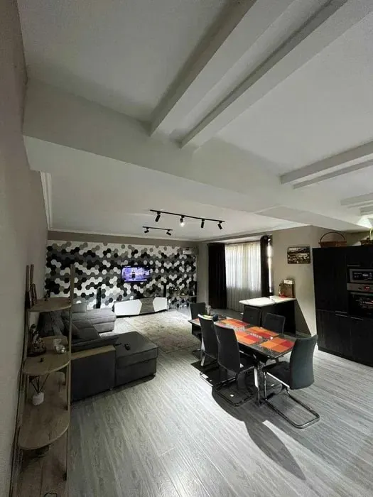 Продаётся 4-комнатная квартира, 178 м², 7/8 этаж — Яккасарайский район