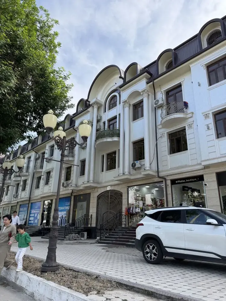 Сотилади 6 хонали квартира, 200 м², 3/3 қават — Юнусобод тумани