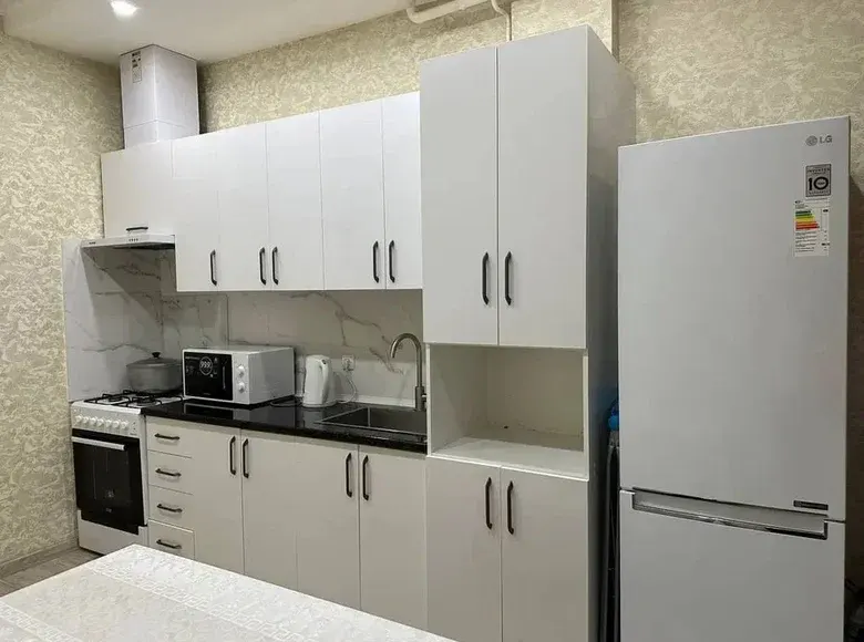 Sotiladi 3 xonali kvartira, 80 m², 1/9 qavat — Yakkasaroy tumani