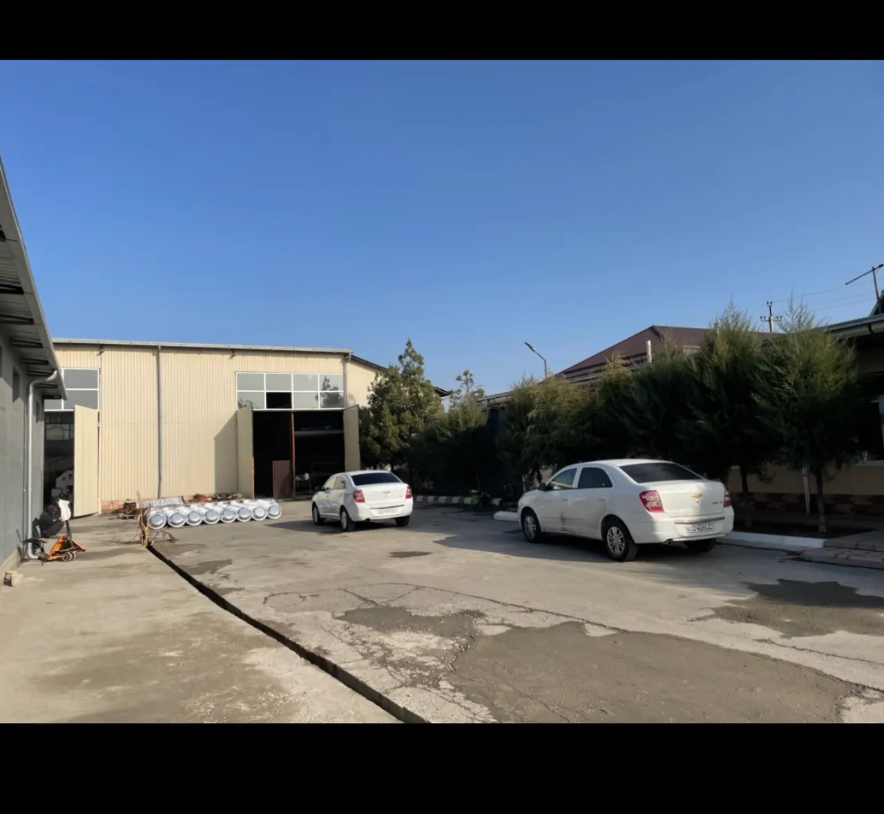 Ижарага берилади тижорат биноси, 250 м² — Бектемир тумани