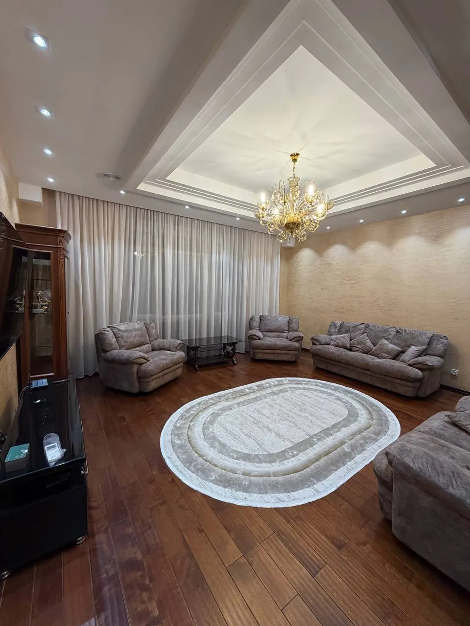 Сдаётся 5-комнатная квартира, 220 м², 4/6 этаж — Мирабадский район