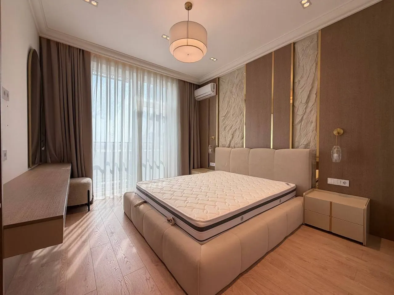 Продаётся 4-комнатная квартира, 130 м², 3/6 этаж — Юнусабадский район