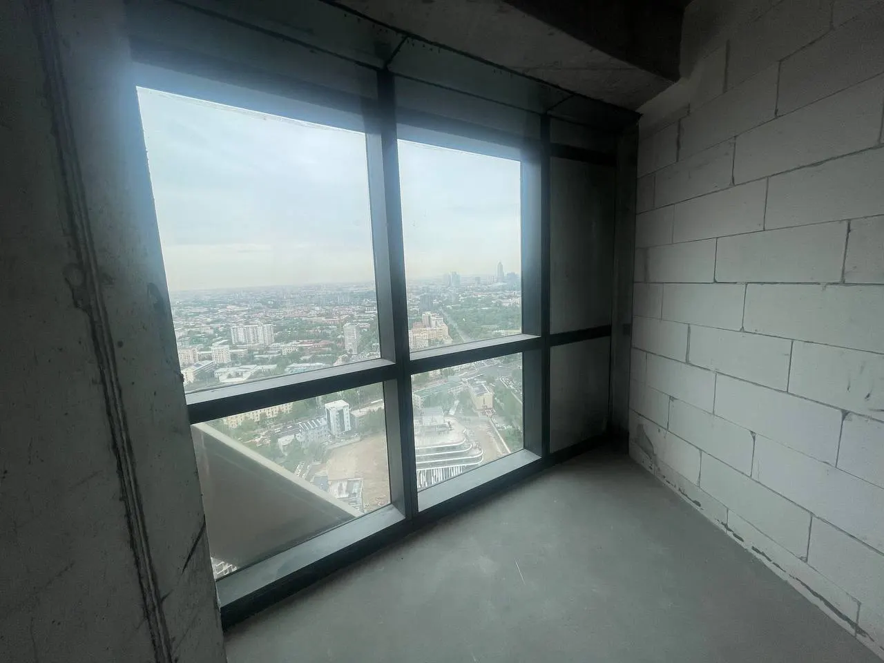 Продаётся 2-комнатная квартира, 58 м², 38/48 этаж — Яккасарайский район