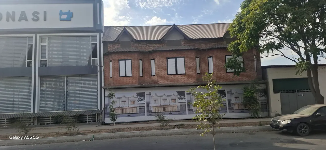 Сотилади тижорат биноси, 300 м², 3.5 сотих, 2/2 қават — Янги Тошкент тумани