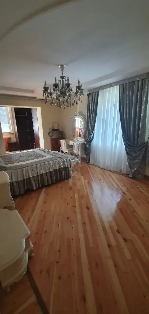 Сдаётся 4-комнатная квартира, 200 м², 5/7 этаж — Яккасарайский район