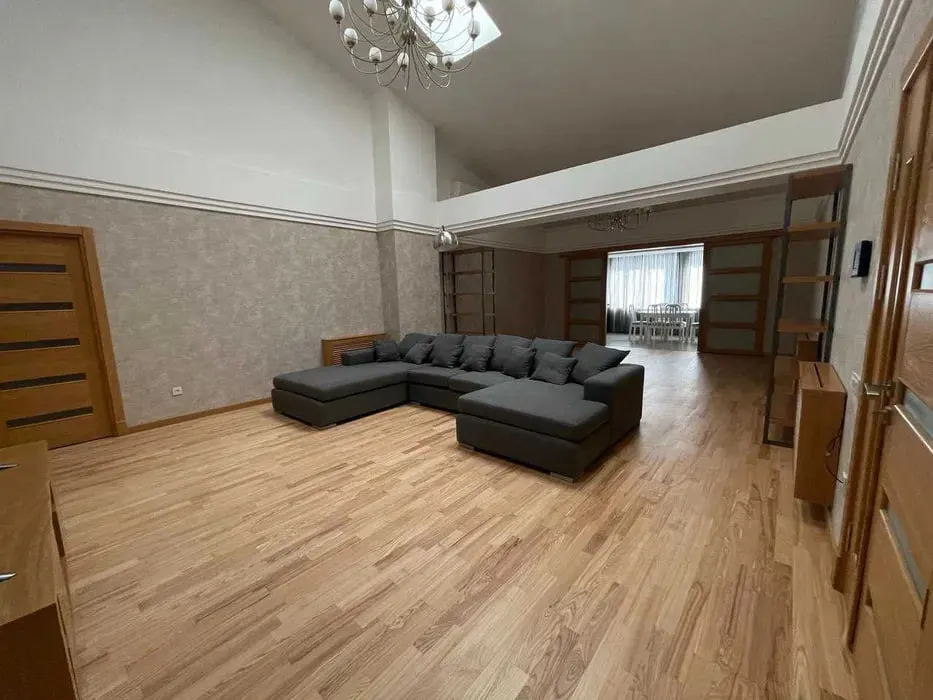 Сдаётся 4-комнатная квартира, 230 м², 8/8 этаж — Яшнабадский район