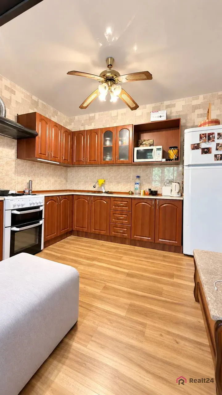 Продаётся 3-комнатная квартира, 100 м², 3/4 этаж — Мирабадский район