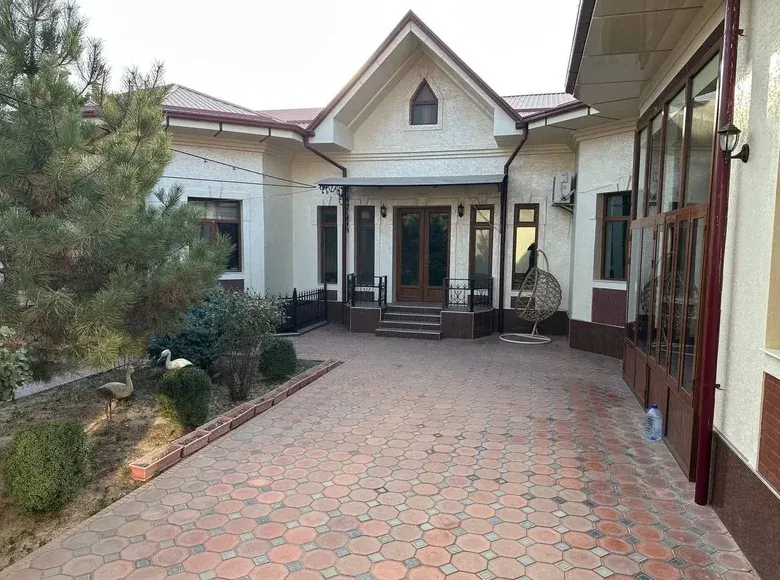 Сотилади 9 хонали ҳовли уй, 5.5 сотих, 400 м² — Тошкент шаҳри