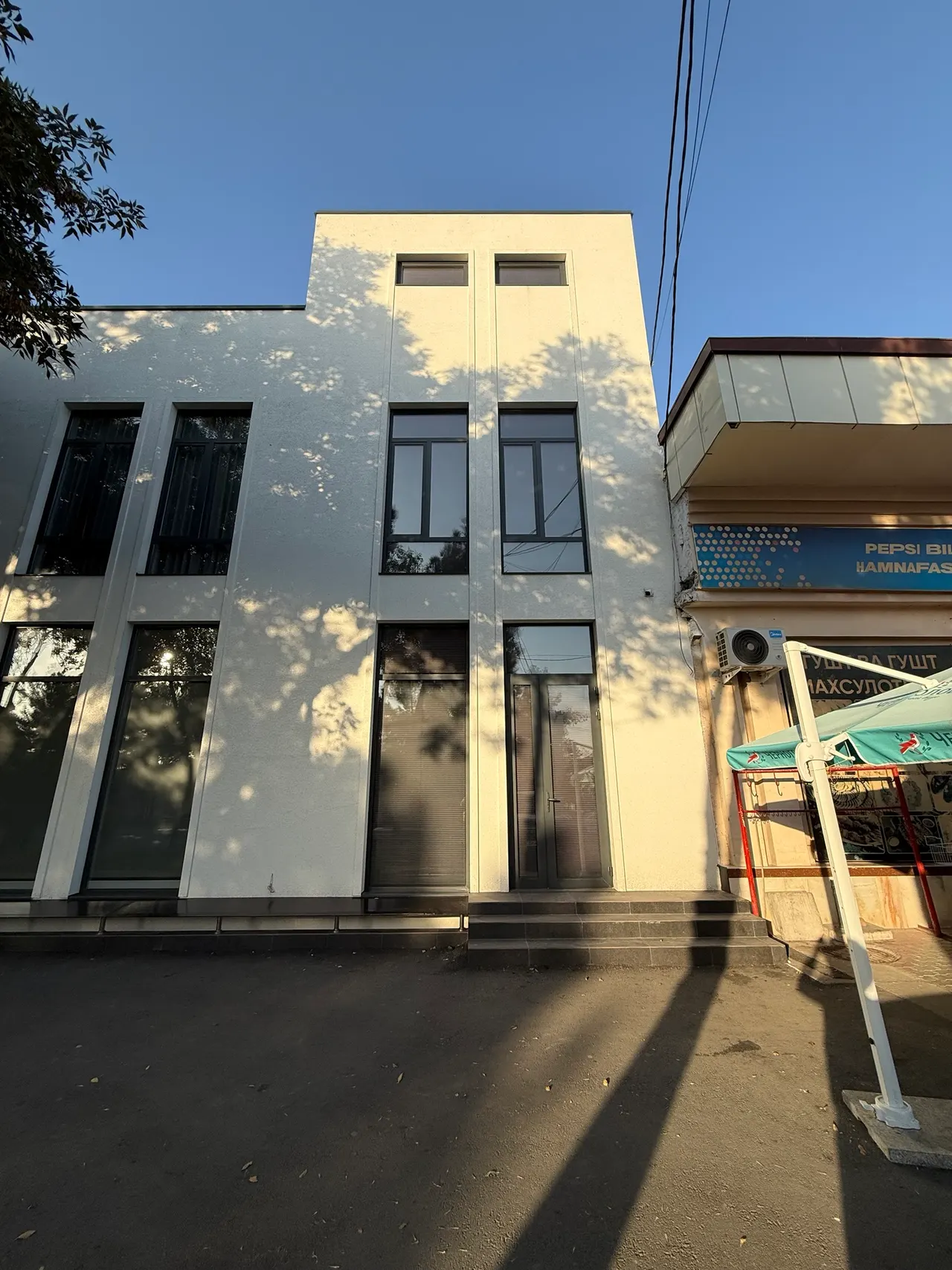Сдаётся коммерческое помещение, 200 м², 2/2 этаж — Юнусабадский район