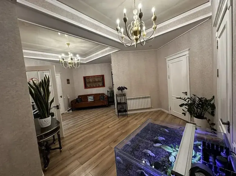 Sotiladi 4 xonali kvartira, 155 m² — Yakkasaroy tumani
