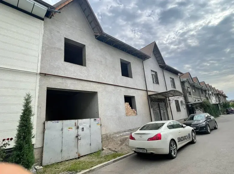 Сотилади 5 хонали ҳовли уй, 175 м², 2/2 қават — Юнусобод тумани
