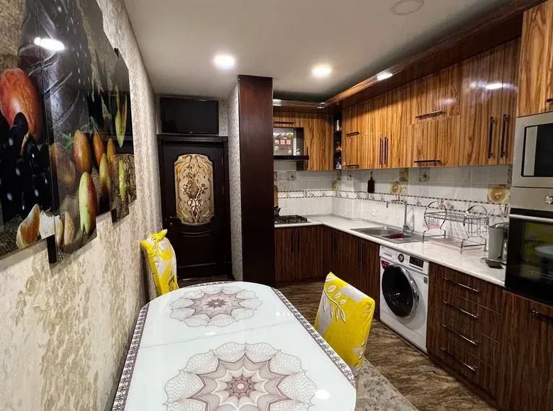 Кунлик ижарага 3 хонали квартира, 100 м², 1/9 қават — Мирзо Улуғбек тумани