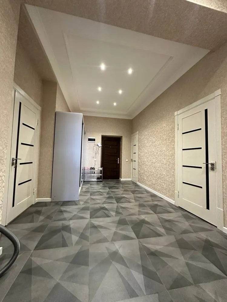 Сотилади 3 хонали квартира, 110 м², 10/10 қават — Яккасарой тумани
