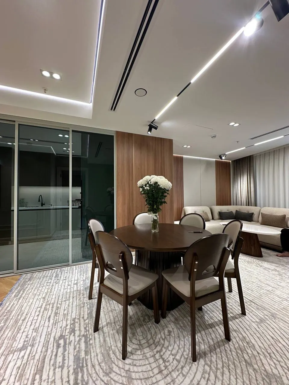 Ijaraga beriladi 3 xonali kvartira, 100 m², 33/48 qavat — Yakkasaroy tumani