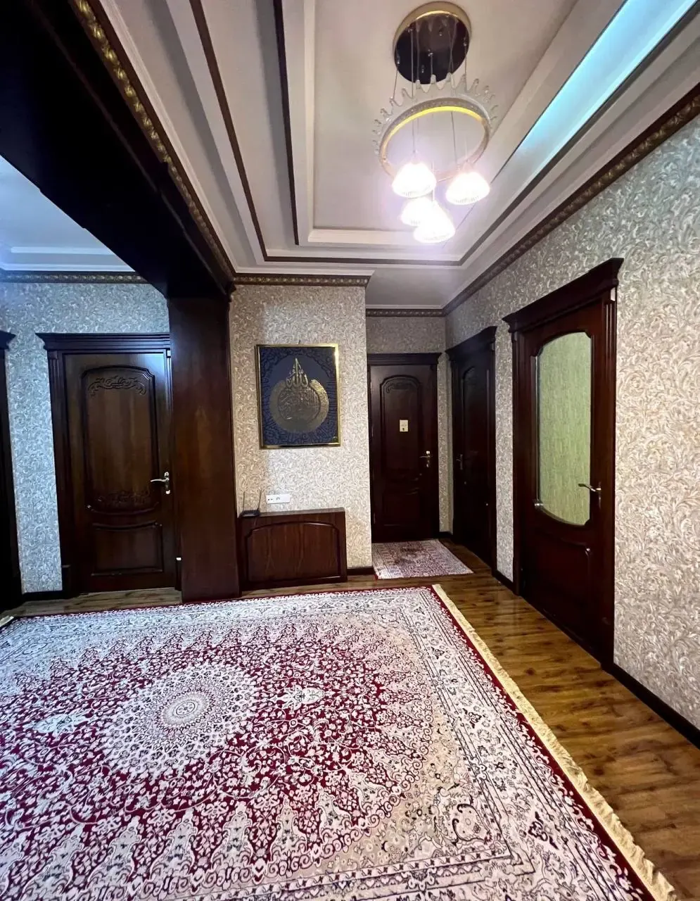 Сдаётся 4-комнатная квартира, 110 м², 1/3 этаж — Алмазарский район