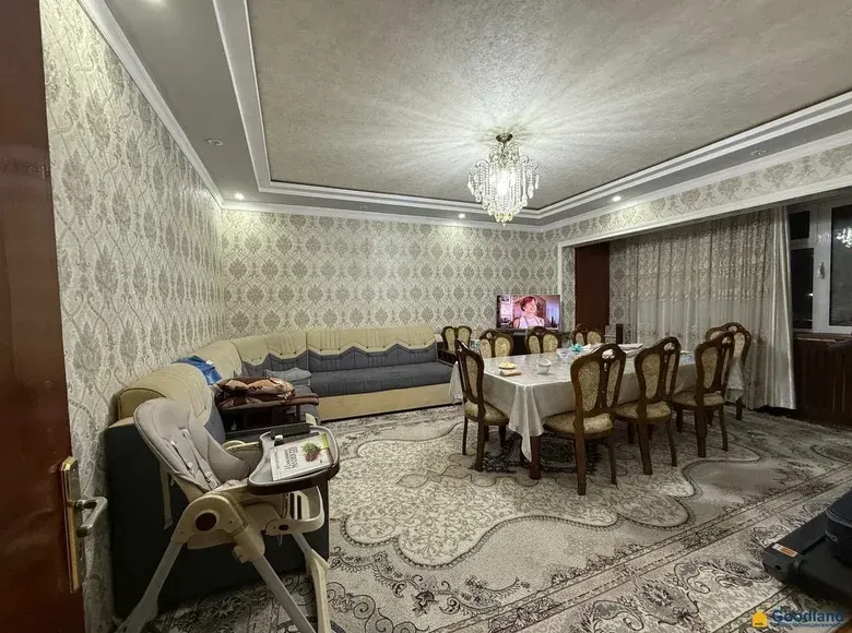 Продаётся 4-комнатная квартира, 90 м², 3/4 этаж — Яккасарайский район