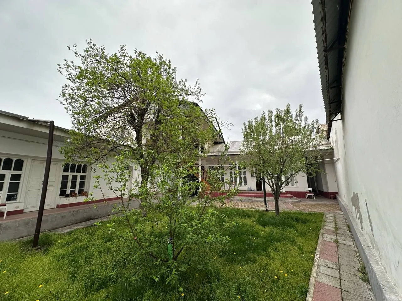Продаётся 10-комнатный дом, 5,7 сот., 2 этажа — Кибрайский район