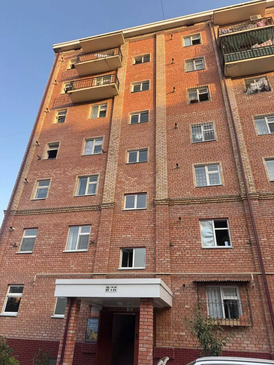 Sotiladi 3 xonali kvartira, 75 m², 3/7 qavat — Yangihayot tumani