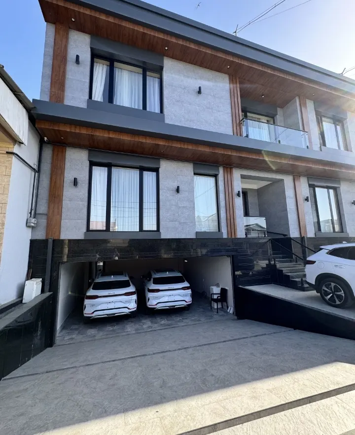 Sotiladi 6 xonali hovli uy, 3 sotix, 300 m² — Mirzo Ulugʻbek tumani