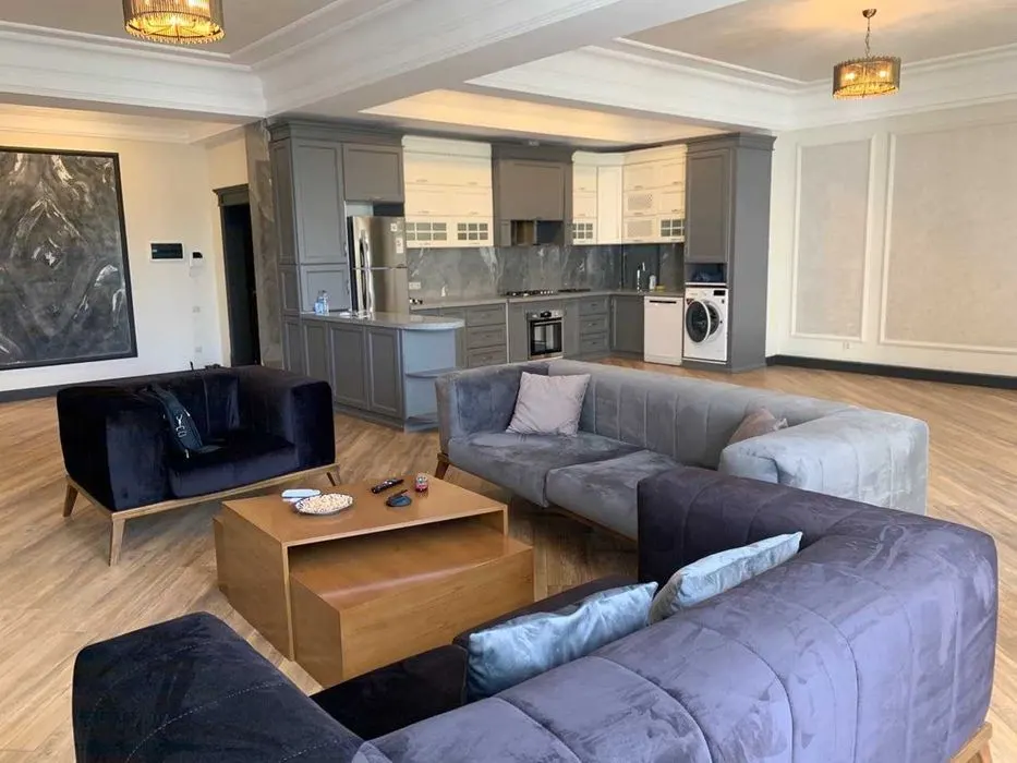 Ijaraga beriladi 6 xonali kvartira, 185 m², 2/6 qavat — Yakkasaroy tumani