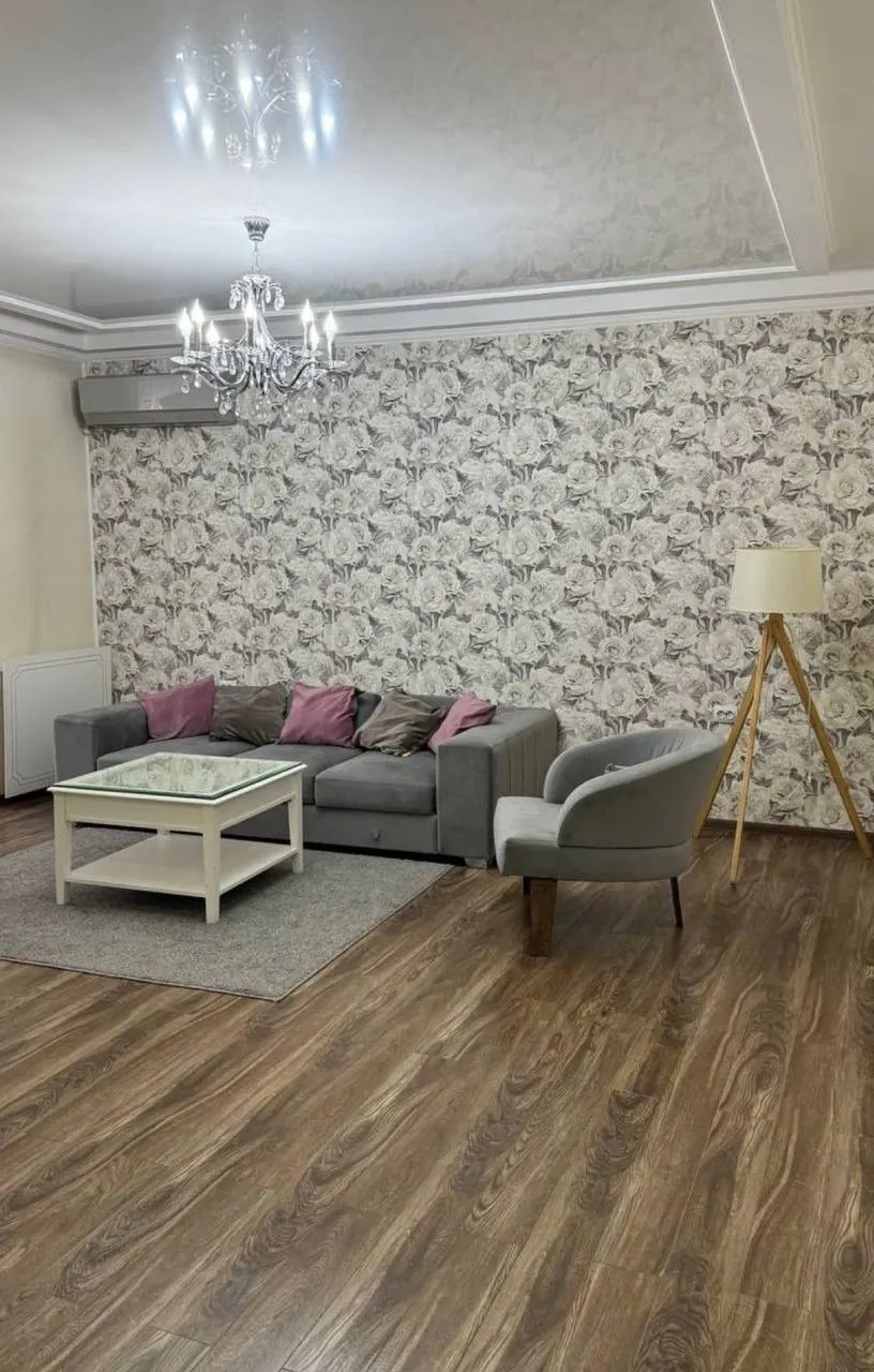 Сдаётся 3-комнатная квартира, 90 м², 3/4 этаж — Мирабадский район