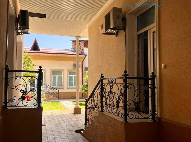 Ijaraga beriladi tijorat binosi, 380 m² — Yakkasaroy tumani