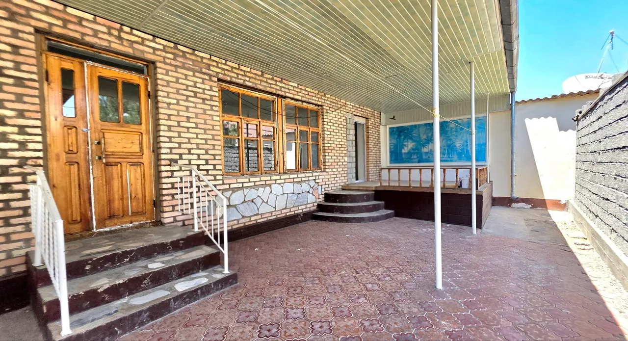 Sotiladi 5 xonali hovli uy, 3 sotix — Oʻrtachirchiq tumani