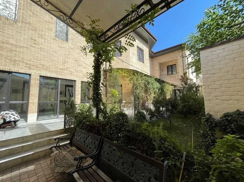 Ijaraga beriladi 7 xonali hovli uy, 6 sotix, 500 m² — Yakkasaroy tumani