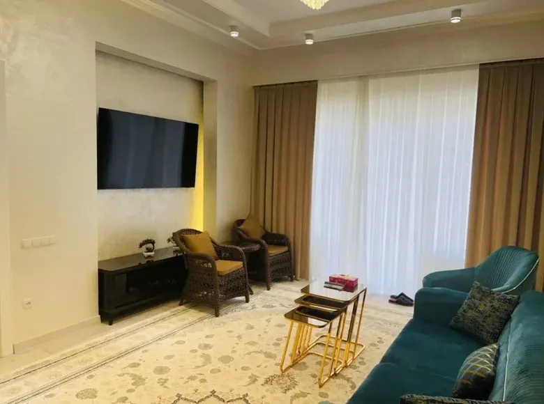 Сдаётся 3-комнатная квартира, 115 м², 4/8 этаж — Шайхантахурский район