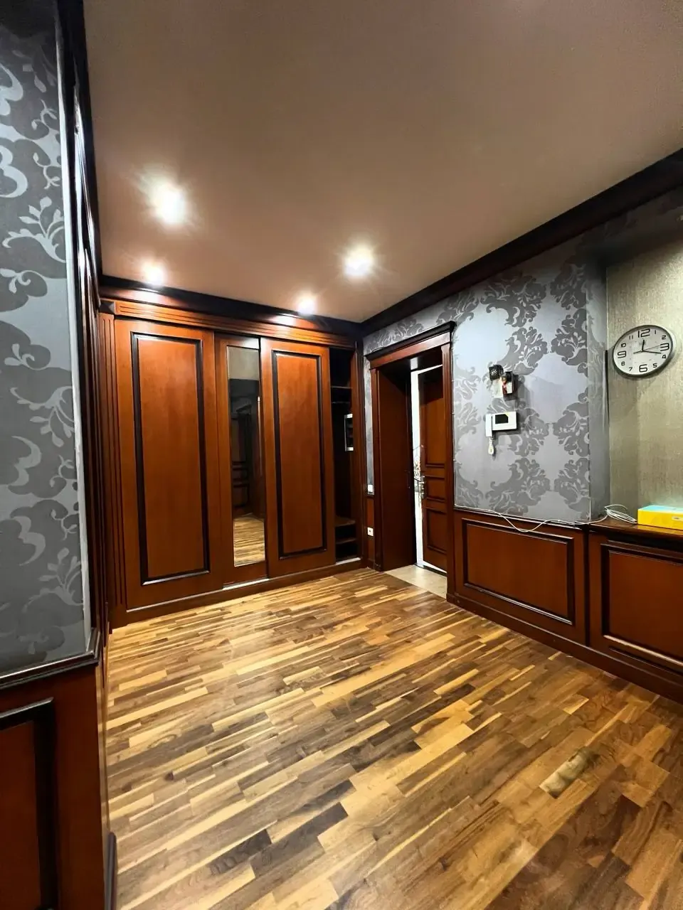 Ijaraga beriladi 4 xonali kvartira, 170 m², 4/8 qavat — Yakkasaroy tumani