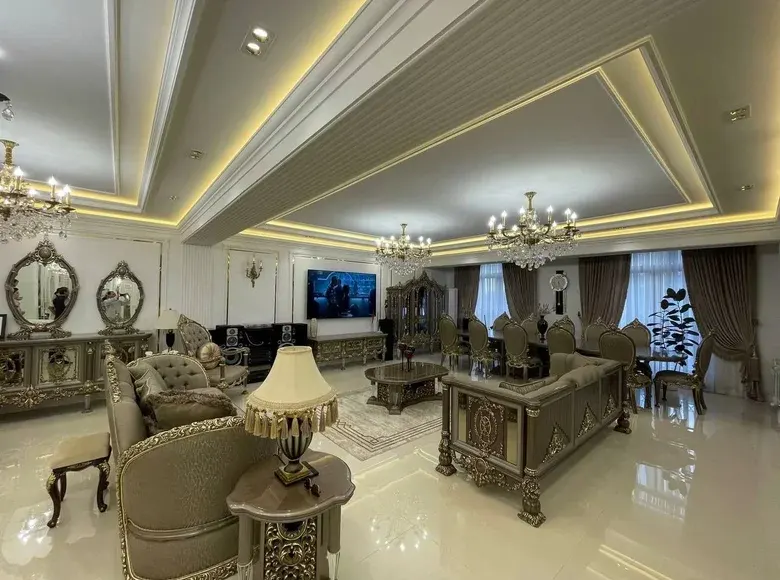 Сотилади 3 хонали квартира, 210 м², 3/9 қават — Мирзо Улуғбек тумани