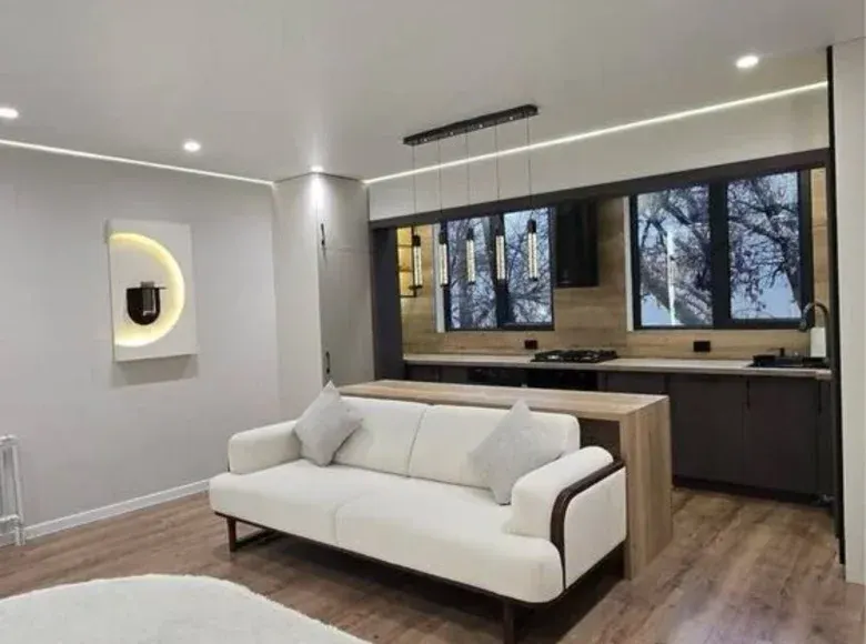 Продаётся 3-комнатная квартира, 65 м², 3/4 этаж — Мирабадский район