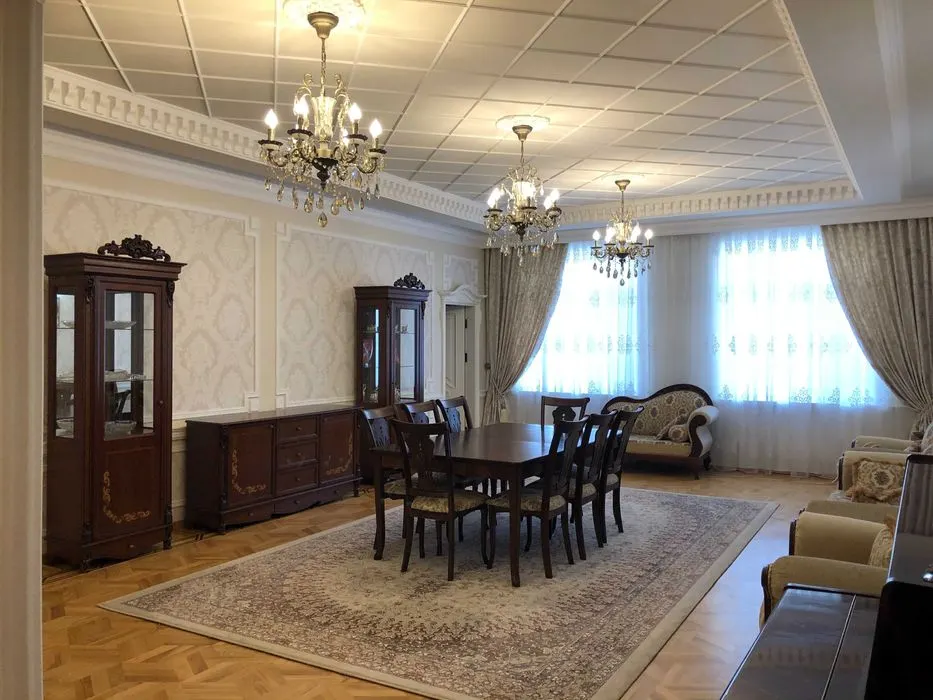 Ижарага берилади 3 хонали квартира, 183 м², 6/8 қават — Миробод тумани