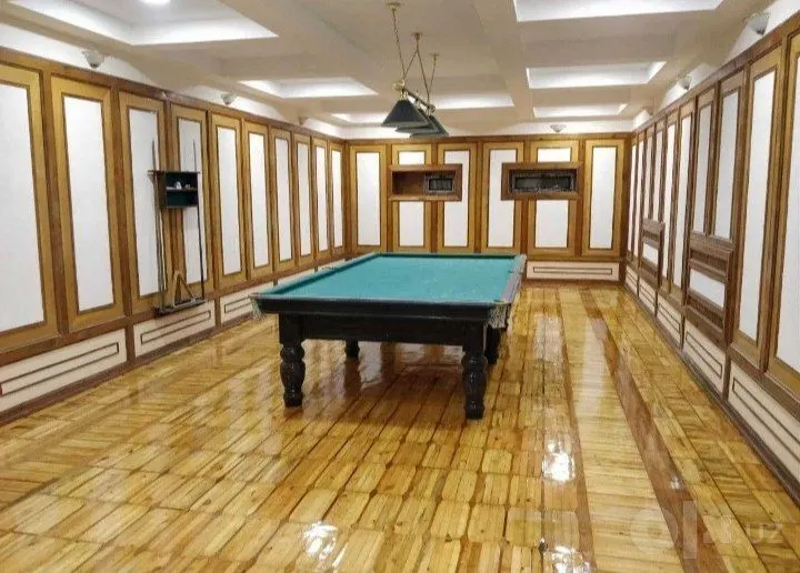 Ijaraga beriladi 10 xonali hovli uy, 5,5 sotix, 500 m², 3 qavatli — Mirobod tumani