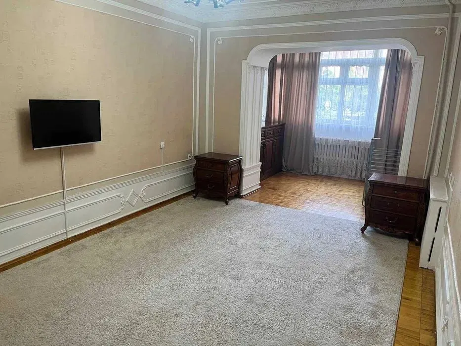 Sotiladi 2 xonali kvartira, 61 m², 2/4 qavat — Mirobod tumani