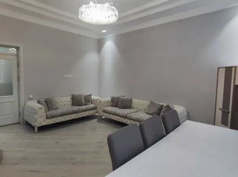 Ижарага берилади 4 хонали ҳовли уй, 3 сотих, 300 м² — Юнусобод тумани