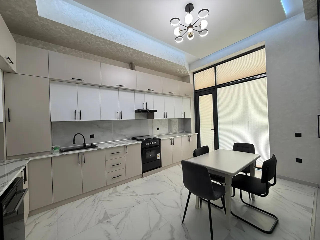 Ижарага берилади 4 хонали квартира, 118 м², 1/10 қават — Мирзо Улуғбек тумани