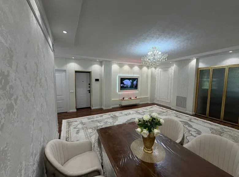 Сотилади 3 хонали квартира, 75 м², 2/4 қават — Мирзо Улуғбек тумани